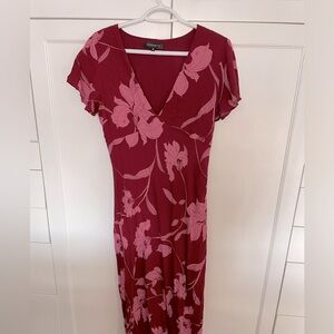 Adorable floral dress v neck